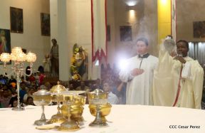 Catedral de Managua se ilumina para conmemorar centenario de la aparición de Virgen de Fátima