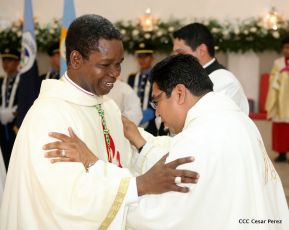Catedral de Managua se ilumina para conmemorar centenario de la aparición de Virgen de Fátima