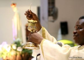 Catedral de Managua se ilumina para conmemorar centenario de la aparición de Virgen de Fátima