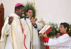 Catedral de Managua se ilumina para conmemorar centenario de la aparición de Virgen de Fátima