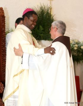 Catedral de Managua se ilumina para conmemorar centenario de la aparición de Virgen de Fátima