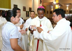 Catedral de Managua se ilumina para conmemorar centenario de la aparición de Virgen de Fátima