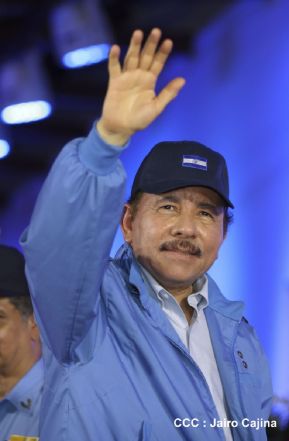 Daniel y Rosario presiden acto del 122 Aniversario del Natalicio del General Sandino