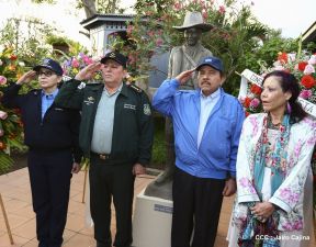 Daniel y Rosario presiden acto del 122 Aniversario del Natalicio del General Sandino