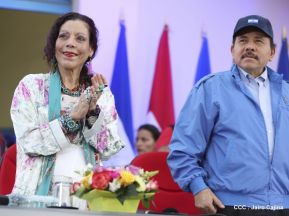 Daniel y Rosario presiden acto del 122 Aniversario del Natalicio del General Sandino
