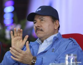 Daniel y Rosario presiden acto del 122 Aniversario del Natalicio del General Sandino