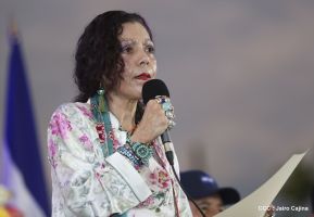 Daniel y Rosario presiden acto del 122 Aniversario del Natalicio del General Sandino