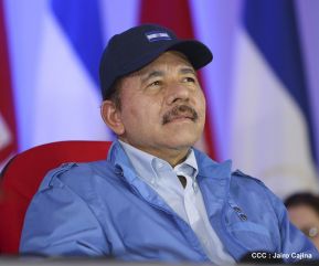 Daniel y Rosario presiden acto del 122 Aniversario del Natalicio del General Sandino