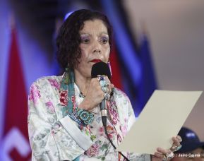 Daniel y Rosario presiden acto del 122 Aniversario del Natalicio del General Sandino