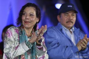 Daniel y Rosario presiden acto del 122 Aniversario del Natalicio del General Sandino