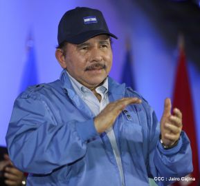 Daniel y Rosario presiden acto del 122 Aniversario del Natalicio del General Sandino