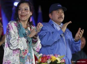 Daniel y Rosario presiden acto del 122 Aniversario del Natalicio del General Sandino