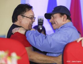 Daniel y Rosario presiden acto del 122 Aniversario del Natalicio del General Sandino