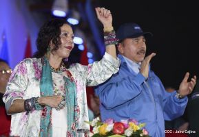 Daniel y Rosario presiden acto del 122 Aniversario del Natalicio del General Sandino