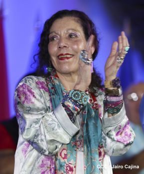 Daniel y Rosario presiden acto del 122 Aniversario del Natalicio del General Sandino