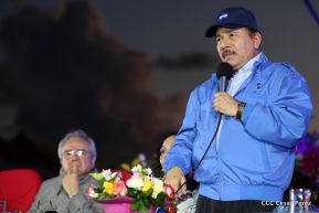 Daniel y Rosario presiden acto del 122 Aniversario del Natalicio del General Sandino