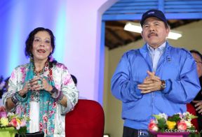 Daniel y Rosario presiden acto del 122 Aniversario del Natalicio del General Sandino