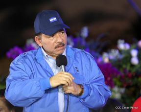 Daniel y Rosario presiden acto del 122 Aniversario del Natalicio del General Sandino