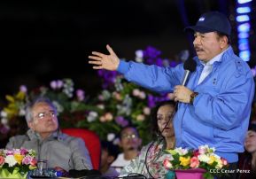 Daniel y Rosario presiden acto del 122 Aniversario del Natalicio del General Sandino