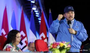 Daniel y Rosario presiden acto del 122 Aniversario del Natalicio del General Sandino