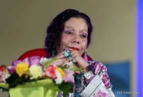 Daniel y Rosario presiden acto del 122 Aniversario del Natalicio del General Sandino