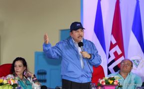 Daniel y Rosario presiden acto del 122 Aniversario del Natalicio del General Sandino