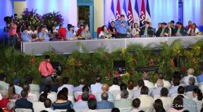 Daniel y Rosario presiden acto del 122 Aniversario del Natalicio del General Sandino