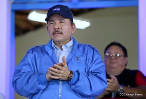 Daniel y Rosario presiden acto del 122 Aniversario del Natalicio del General Sandino