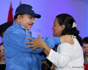 Daniel y Rosario presiden acto del 122 Aniversario del Natalicio del General Sandino