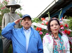 Daniel y Rosario presiden acto del 122 Aniversario del Natalicio del General Sandino
