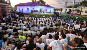Daniel y Rosario presiden acto del 122 Aniversario del Natalicio del General Sandino