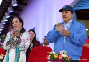 Daniel y Rosario presiden acto del 122 Aniversario del Natalicio del General Sandino