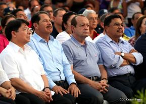 Daniel y Rosario presiden acto del 122 Aniversario del Natalicio del General Sandino