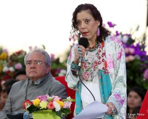 Daniel y Rosario presiden acto del 122 Aniversario del Natalicio del General Sandino