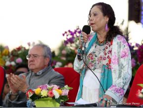 Daniel y Rosario presiden acto del 122 Aniversario del Natalicio del General Sandino