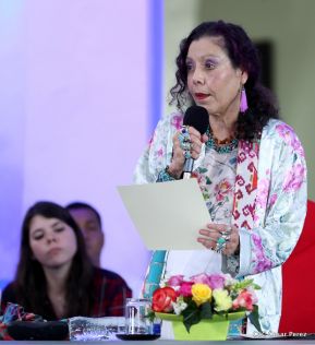 Daniel y Rosario presiden acto del 122 Aniversario del Natalicio del General Sandino