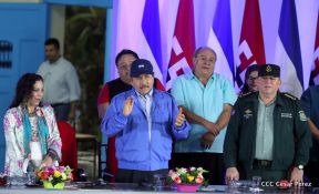 Daniel y Rosario presiden acto del 122 Aniversario del Natalicio del General Sandino