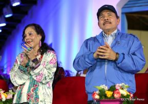 Daniel y Rosario presiden acto del 122 Aniversario del Natalicio del General Sandino