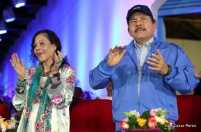 Daniel y Rosario presiden acto del 122 Aniversario del Natalicio del General Sandino