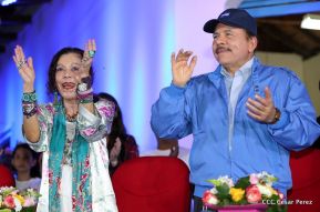 Daniel y Rosario presiden acto del 122 Aniversario del Natalicio del General Sandino