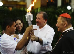 Presidente Daniel recibe Antorcha Centroamericana