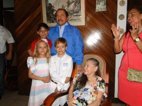 Presidente Daniel celebra el 84 aniversario natal de Blanca Segovia Sandino Aráuz