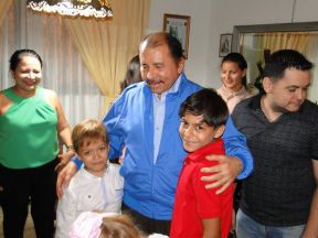 Presidente Daniel celebra el 84 aniversario natal de Blanca Segovia Sandino Aráuz