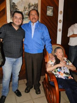 Presidente Daniel celebra el 84 aniversario natal de Blanca Segovia Sandino Aráuz