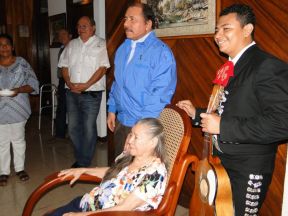 Presidente Daniel celebra el 84 aniversario natal de Blanca Segovia Sandino Aráuz