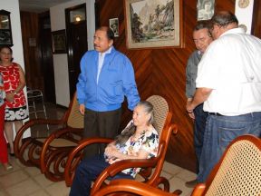 Presidente Daniel celebra el 84 aniversario natal de Blanca Segovia Sandino Aráuz