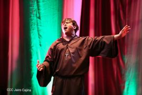 Presentación de la ópera "El Lobo y el Santo" en el Teatro Rubén Darío