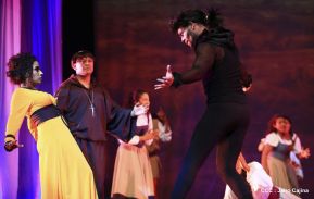 Presentación de la ópera "El Lobo y el Santo" en el Teatro Rubén Darío