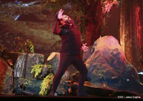 Presentación de la ópera "El Lobo y el Santo" en el Teatro Rubén Darío