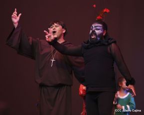 Presentación de la ópera "El Lobo y el Santo" en el Teatro Rubén Darío